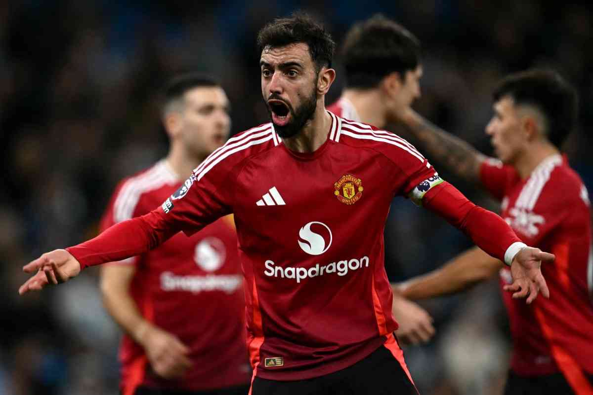 Manchester United earn dramatic late win at Manchester City