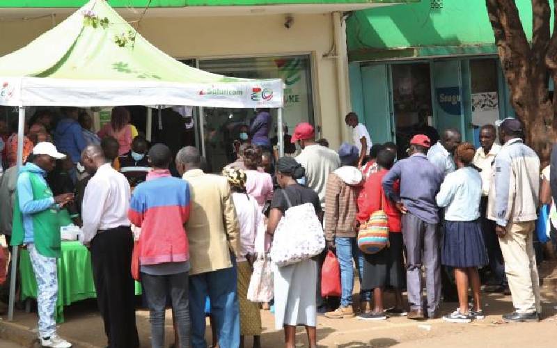 Long queues as deadline looms for registration of mobile lines