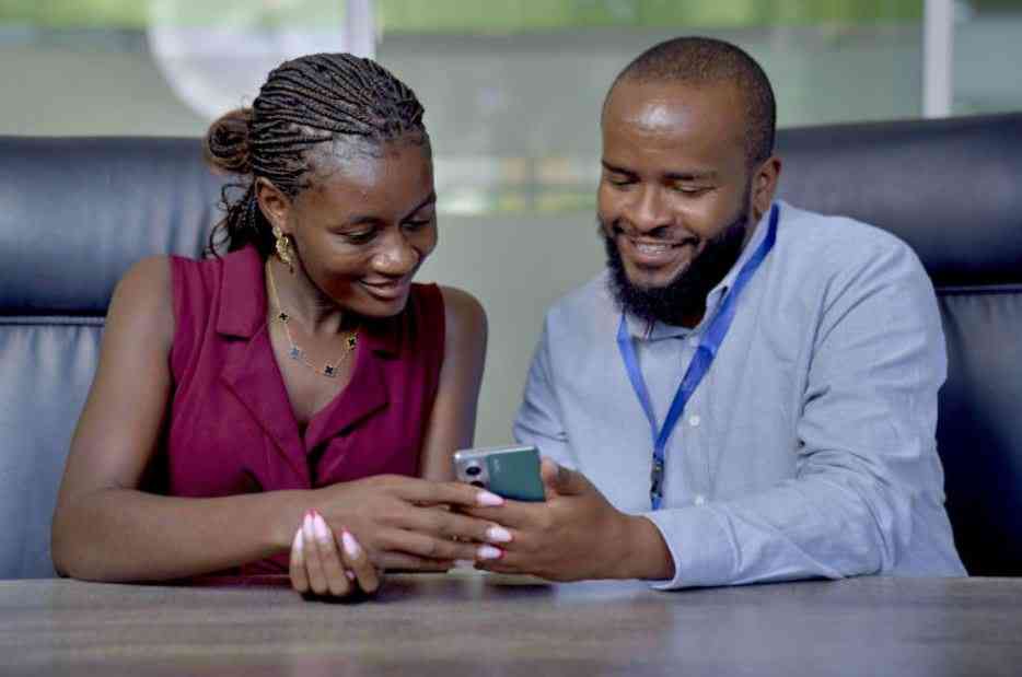 Financier ups competition with 100,000 handset financings in four months