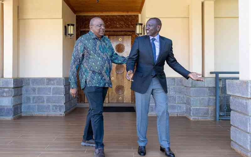 Ruto visits former President Kenyatta in Gatundu family home