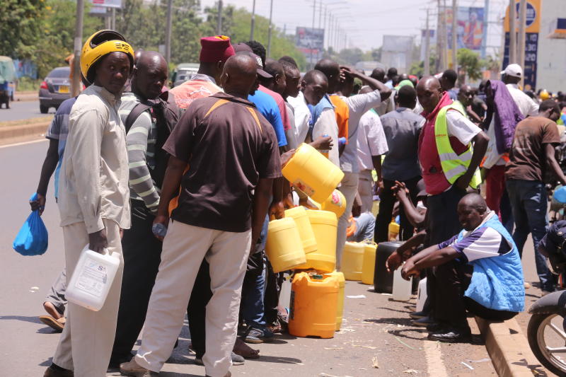 Fuel crisis: Roadside hawkers profit from shortage
