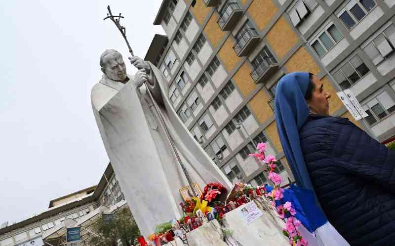 Vatican says hospitalised Pope can briefly breathe without help