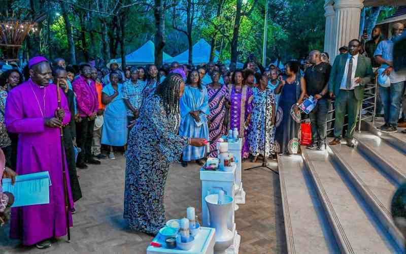 Ida Odinga leads candlelight tribute to Raila's anniversary