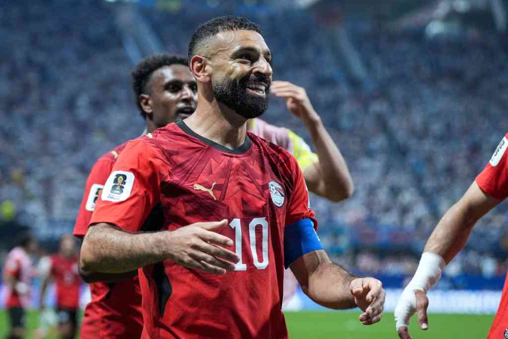 Hundreds welcome Salah's Egypt home after best World Cup run