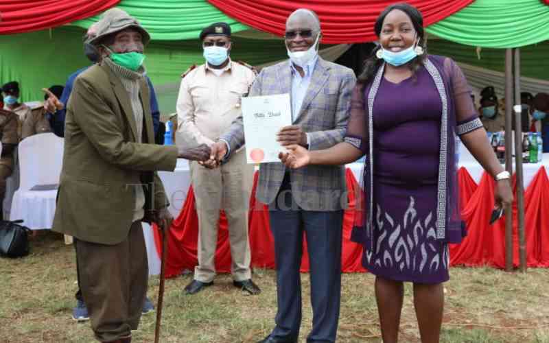 Macharia issues over 1,000 title deeds as Uhuru fulfils promise