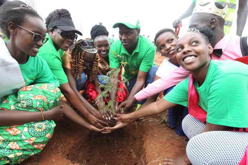 Former World Marathon record holder Makau leads Lukenya fraternity in planting trees