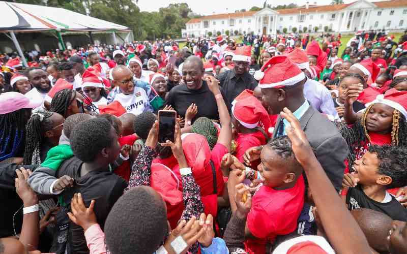 Hussein Mohamed tells off  critics over Ruto's Christmas gifts