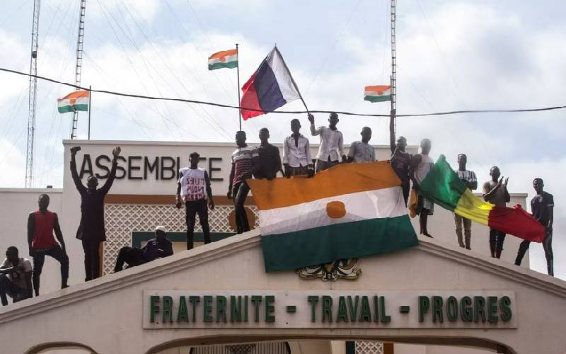 Pressure mounts on Niger coup leaders as ECOWAS deadline nears