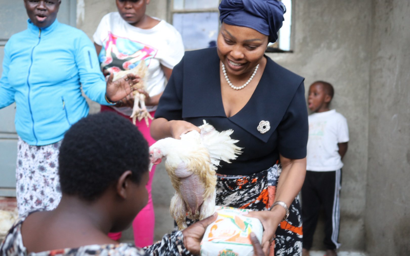 Free kuku and unga draw crowds as Omanga courts Nairobi voters