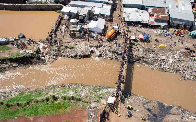 Floods aftermath: Families flock to morgues to identify kin