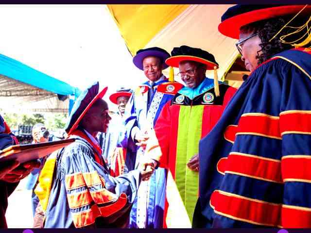 Top marathoner Eliud Kipchoge among 4,775 Graduates at JKUAT