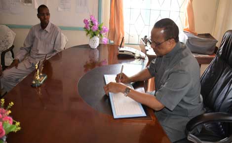 Garissa governor issues stern warning to county workers
