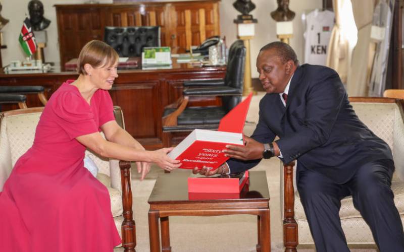 Uhuru gifts President Kersti at State House