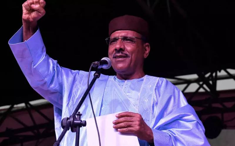 Bazoum sworn in as Niger president