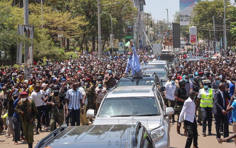 Uhuru received by thousands in Kisumu.