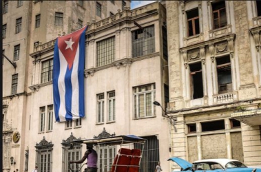 U.S. pressing Cuba to restore diplomatic ties before April - officials