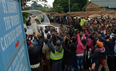 In Pictures: Overwhelming welcome for Pope in Kangemi