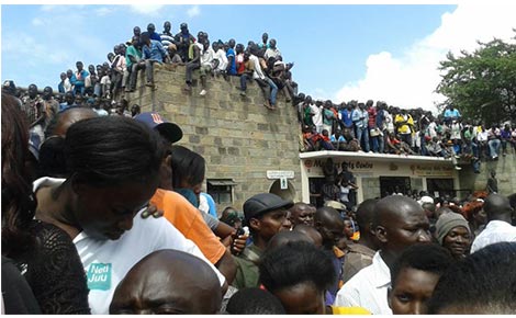 Thousands receive Otieno Kajwang's body