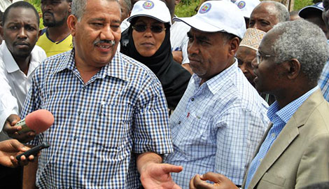 Lamu County Governor Issa Timamy (left) consults with the chairman of the LAPSET Board Francis Muthaura (right) after residents of Kililana village in lamu county blocked the road leading to the new Lamu port as they were protesting that the government is yet to compensate them for their land. [Photo by Paul Gitau./STANDARD] 