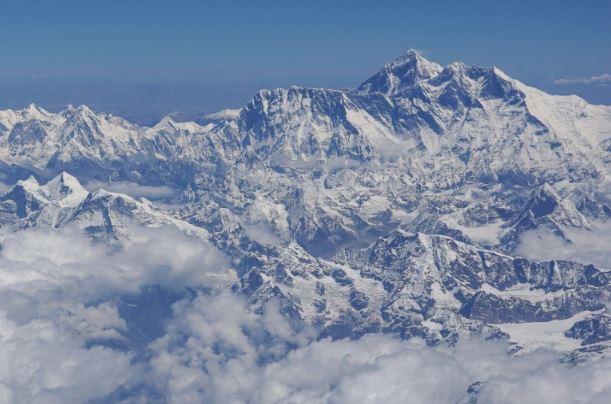 Pandemic shuts down Everest as Nepal suspends all permits