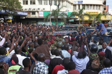 President Uhuru takes Kisumu by storm