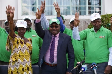 Tharaka Nithi Governor Ragwa, 15 MCAs dump Jubilee for Karua’s party