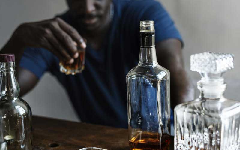 Heavy alcohol drinking may damage the heart
