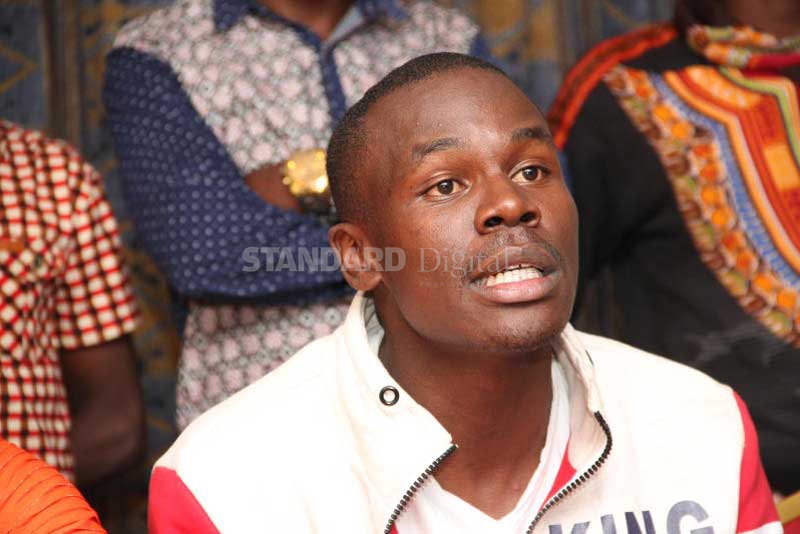 Three beaten for booing MP