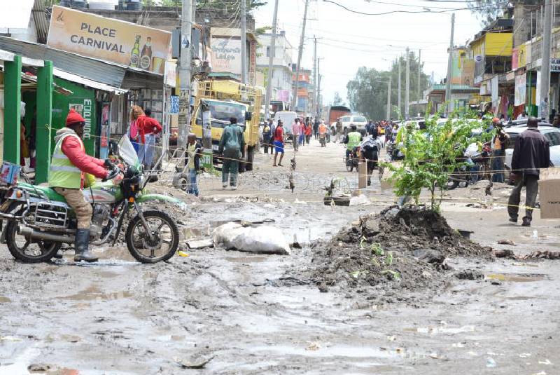 Traders repair roads after county fails