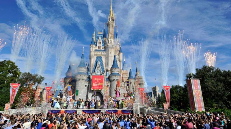 Walt Disney world to stay closed