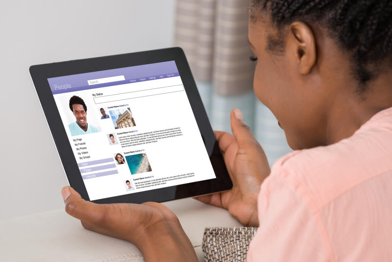 Women looking for love online fall for criminals