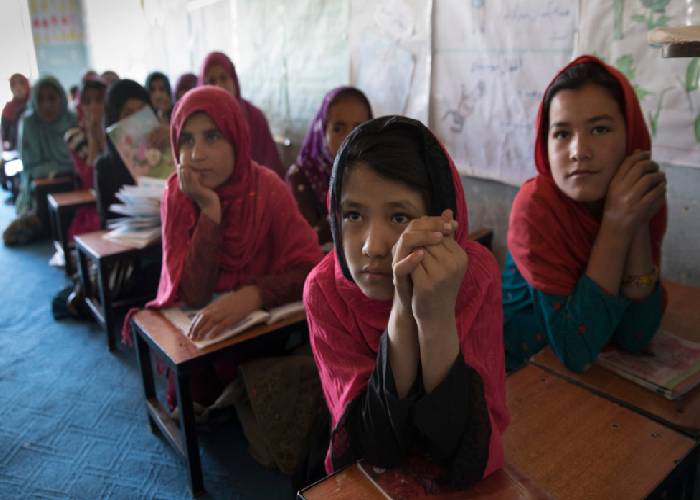 Afghan girls opt for online classes after ban on female education