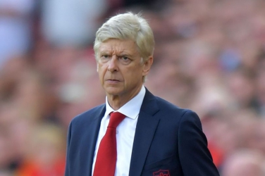 Arsene Wenger admits contemplating leaving Arsenal "for personal reasons" 
