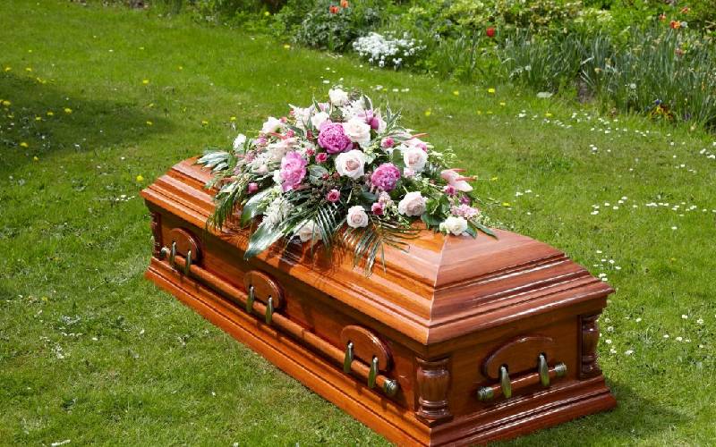Mourners eject chief from burial, view Covid victim body