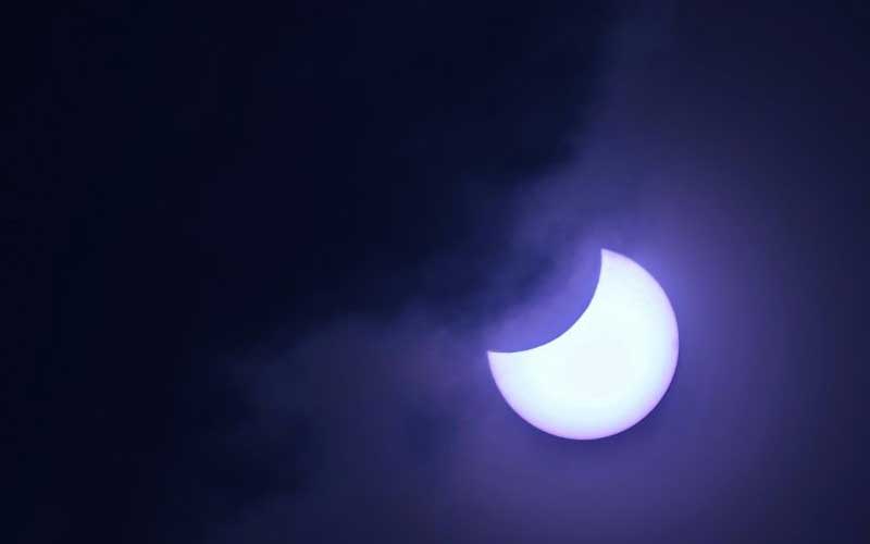 'Ring of fire' solar eclipse thrills skywatchers in Africa, Asia