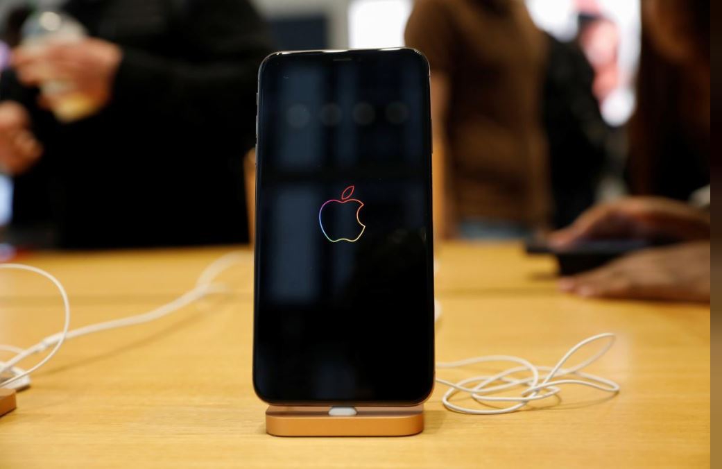 Apple to fix glitches in products for free