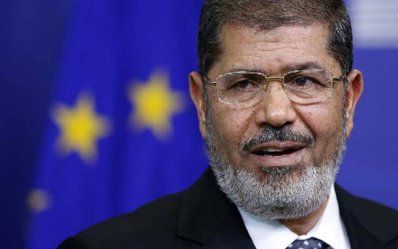 Ousted Egypt President Morsi dies in court