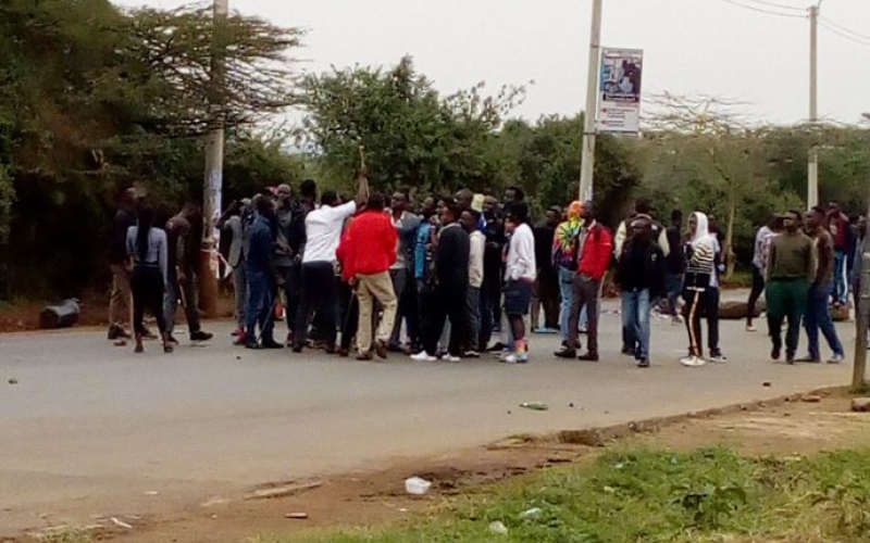 PHOTOS: Multimedia University students block Magadi Road 