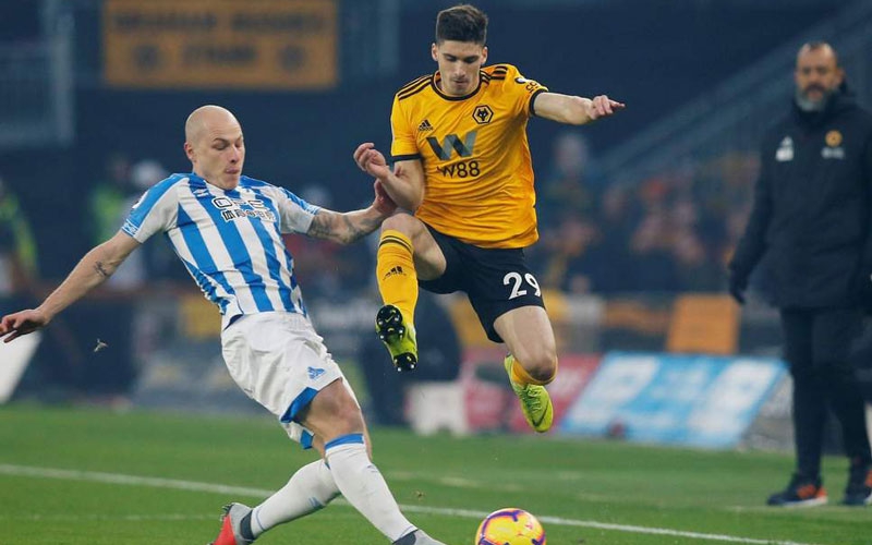 Premier League: Wolves look for resounding win at Huddersfield