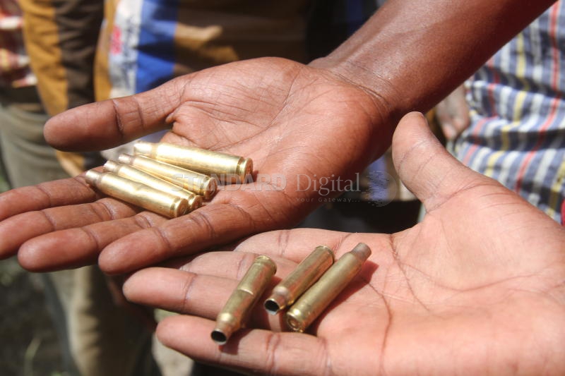 Two men seized with arms and bullets at border town