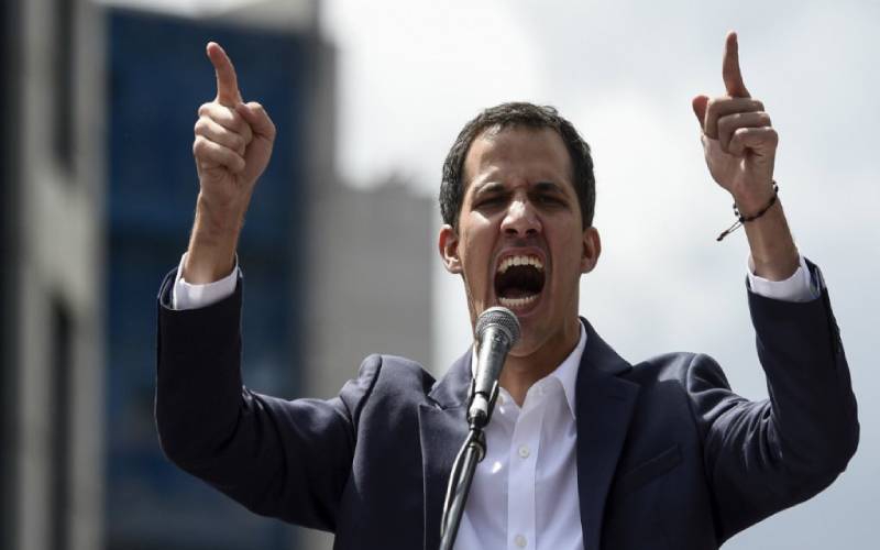 Venezuela opposition leader urges Britain not to give gold to Maduro