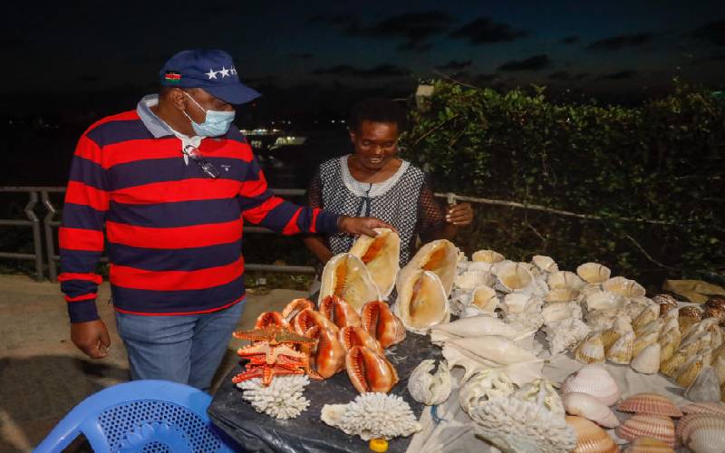 Uhuru in whirlwind tour of key projects at Coast