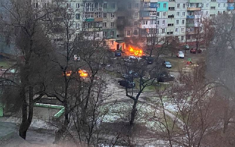 Warga Ukraina terjebak di kota yang terkepung saat pertempuran menghalangi upaya evakuasi