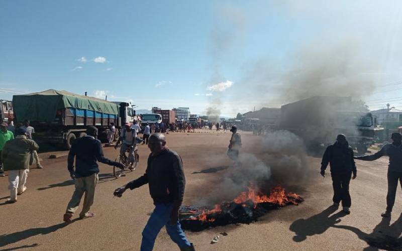 Chaos in Malaba as police enforcing Covid-19 rules kill student