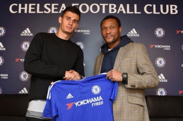 Chelsea sign U.S. defender Miazga on four-year deal