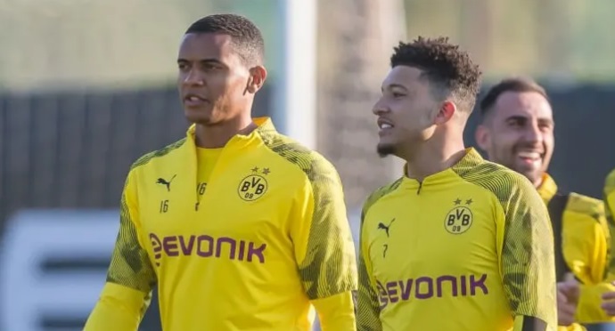 Dortmund's Sancho, Akanji fined for getting haircuts without face masks