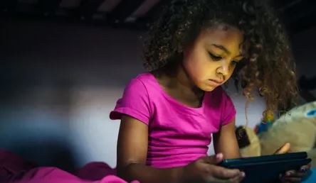 How to safely introduce your children to social media