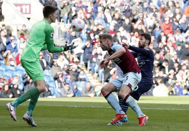 Man City reclaim top spot with win at Burnley