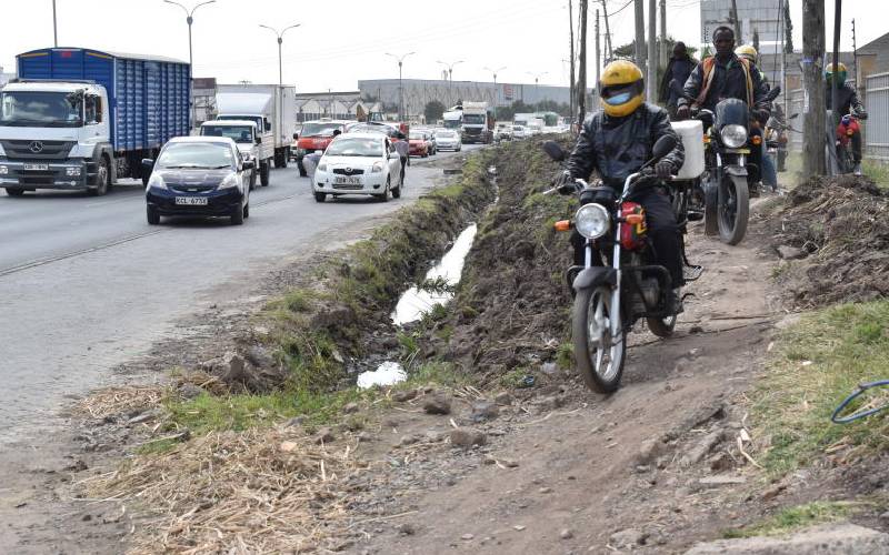 Mess on Nairobi expressway puts lives of cyclists, pedestrians at risk