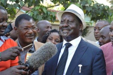 Raila mocks Jubilee over primaries as Uhuru apologises to supporters
